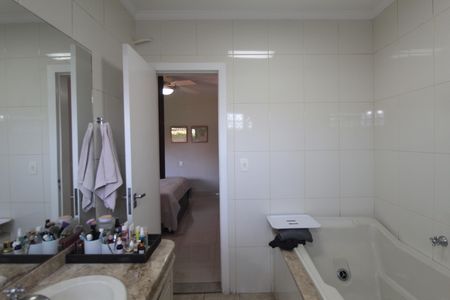 Casa à venda com 350m², 3 quartos e 3 vagasBanheiro da Suite