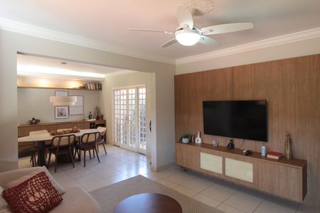 Sala de casa à venda com 2 quartos, 350m² em Serrano, Belo Horizonte