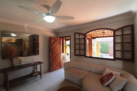 Casa à venda com 350m², 3 quartos e 3 vagasSala