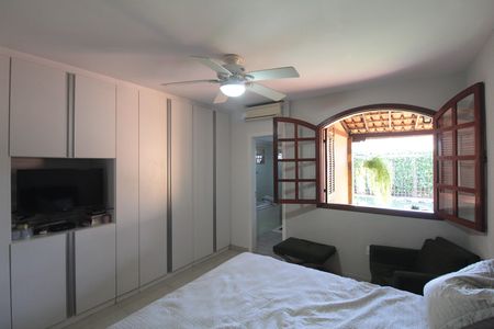 Casa à venda com 350m², 3 quartos e 3 vagasSuite
