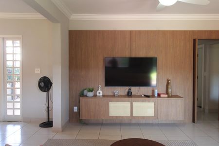 Casa à venda com 350m², 3 quartos e 3 vagasSala