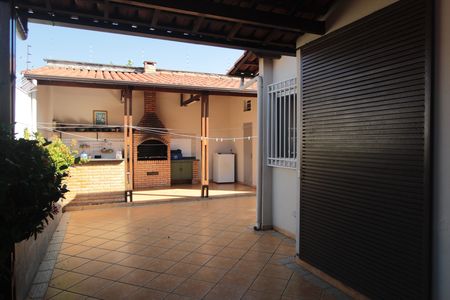 Casa à venda com 350m², 3 quartos e 3 vagasÁrea Externa