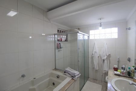 Casa à venda com 350m², 3 quartos e 3 vagasBanheiro da Suite