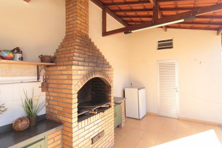 Casa à venda com 350m², 3 quartos e 3 vagasÁrea de Serviço