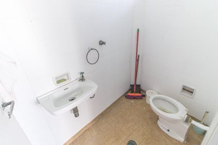 Casa à venda com 230m², 3 quartos e 2 vagas Casa à venda com 230m², 3 quartos e 2 vagasBanheiro de Serviço 2