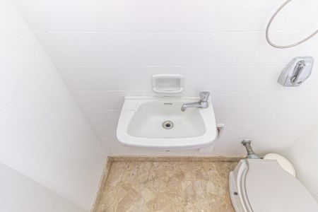 Casa à venda com 230m², 3 quartos e 2 vagas Casa à venda com 230m², 3 quartos e 2 vagasBanheiro de Serviço