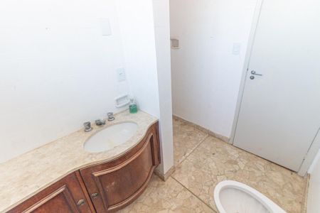 Casa à venda com 230m², 3 quartos e 2 vagas Casa à venda com 230m², 3 quartos e 2 vagasBanheiro
