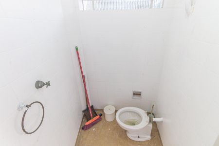 Casa à venda com 230m², 3 quartos e 2 vagas Casa à venda com 230m², 3 quartos e 2 vagasBanheiro de Serviço 2