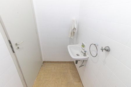 Casa à venda com 230m², 3 quartos e 2 vagas Casa à venda com 230m², 3 quartos e 2 vagasBanheiro de Serviço 2