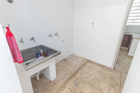 Casa à venda com 230m², 3 quartos e 2 vagas Casa à venda com 230m², 3 quartos e 2 vagasÁrea de Serviço