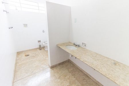 Casa à venda com 230m², 3 quartos e 2 vagas Casa à venda com 230m², 3 quartos e 2 vagasBanheiro da Suíte