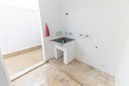 Casa à venda com 230m², 3 quartos e 2 vagas Casa à venda com 230m², 3 quartos e 2 vagasÁrea de Serviço