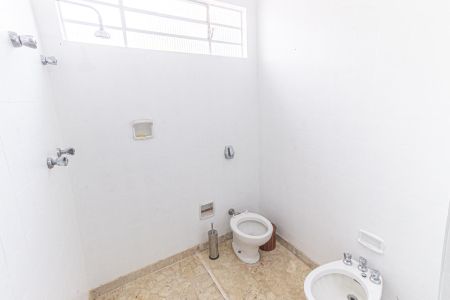 Casa à venda com 230m², 3 quartos e 2 vagas Casa à venda com 230m², 3 quartos e 2 vagasBanheiro da Suíte