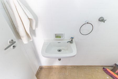 Casa à venda com 230m², 3 quartos e 2 vagas Casa à venda com 230m², 3 quartos e 2 vagasBanheiro de Serviço 2