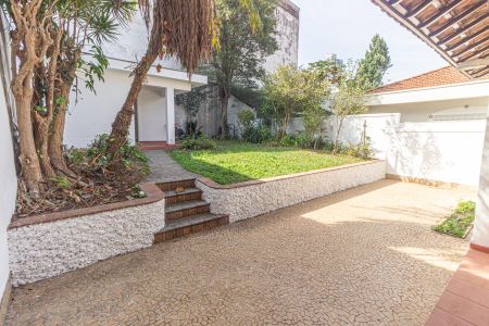 Casa à venda com 230m², 3 quartos e 2 vagas Casa à venda com 230m², 3 quartos e 2 vagasQuintal