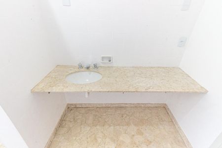 Casa à venda com 230m², 3 quartos e 2 vagas Casa à venda com 230m², 3 quartos e 2 vagasBanheiro da Suíte