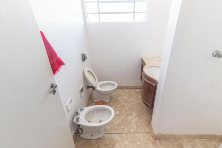 Casa à venda com 230m², 3 quartos e 2 vagas Casa à venda com 230m², 3 quartos e 2 vagasBanheiro