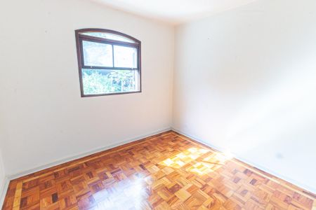 Casa à venda com 230m², 3 quartos e 2 vagas Casa à venda com 230m², 3 quartos e 2 vagasQuarto 2