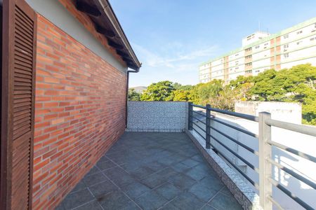 Casa à venda com 244m², 4 quartos e 5 vagas Casa à venda com 244m², 4 quartos e 5 vagasVaranda do Quarto 3