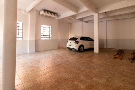 Casa à venda com 244m², 4 quartos e 5 vagas Casa à venda com 244m², 4 quartos e 5 vagasGaragem