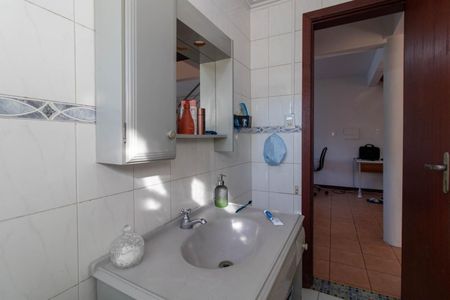 Casa à venda com 244m², 4 quartos e 5 vagas Casa à venda com 244m², 4 quartos e 5 vagasBanheiro Social