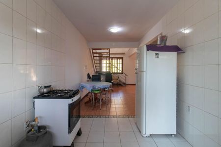 Casa à venda com 244m², 4 quartos e 5 vagas Casa à venda com 244m², 4 quartos e 5 vagasCozinha