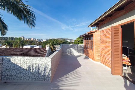 Casa à venda com 244m², 4 quartos e 5 vagas Casa à venda com 244m², 4 quartos e 5 vagasVaranda do Quarto 3