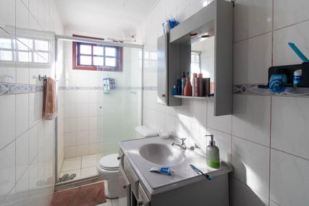 Casa à venda com 244m², 4 quartos e 5 vagas Casa à venda com 244m², 4 quartos e 5 vagasBanheiro Social