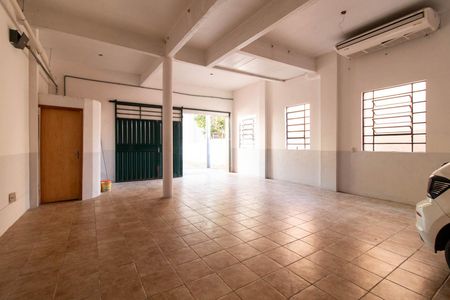Casa à venda com 244m², 4 quartos e 5 vagas Casa à venda com 244m², 4 quartos e 5 vagasGaragem