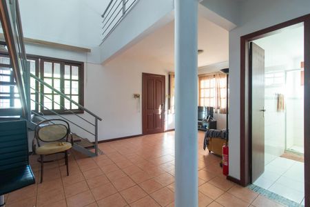 Casa à venda com 244m², 4 quartos e 5 vagas Casa à venda com 244m², 4 quartos e 5 vagasSala