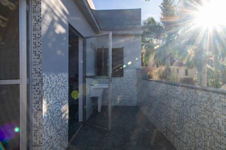 Casa à venda com 244m², 4 quartos e 5 vagas Casa à venda com 244m², 4 quartos e 5 vagasÁrea de Serviço