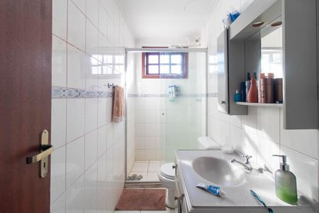Casa à venda com 244m², 4 quartos e 5 vagas Casa à venda com 244m², 4 quartos e 5 vagasBanheiro Social