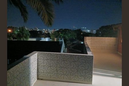 Casa à venda com 244m², 4 quartos e 5 vagas