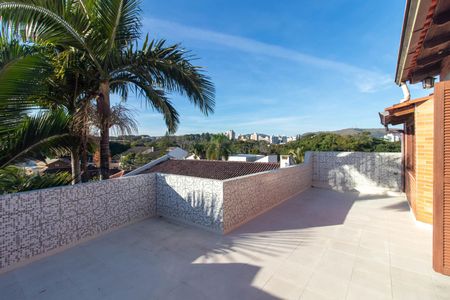 Casa à venda com 244m², 4 quartos e 5 vagas Casa à venda com 244m², 4 quartos e 5 vagasVaranda do Quarto 3