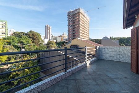 Casa à venda com 244m², 4 quartos e 5 vagas Casa à venda com 244m², 4 quartos e 5 vagasVaranda do Quarto 3
