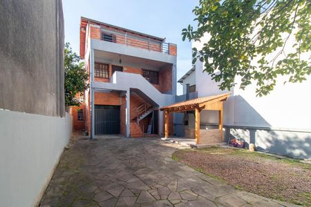 Casa à venda com 244m², 4 quartos e 5 vagas Casa à venda com 244m², 4 quartos e 5 vagasFachada