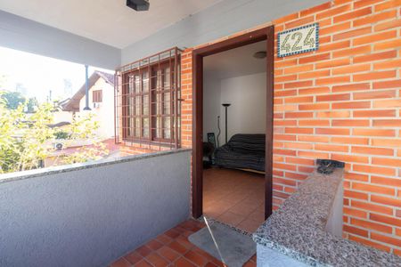 Casa à venda com 244m², 4 quartos e 5 vagas Casa à venda com 244m², 4 quartos e 5 vagasEntrada
