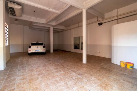 Casa à venda com 244m², 4 quartos e 5 vagas Casa à venda com 244m², 4 quartos e 5 vagasGaragem