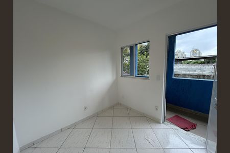 Sala de casa para alugar com 1 quarto, 45m² em Praça Seca, Rio de Janeiro