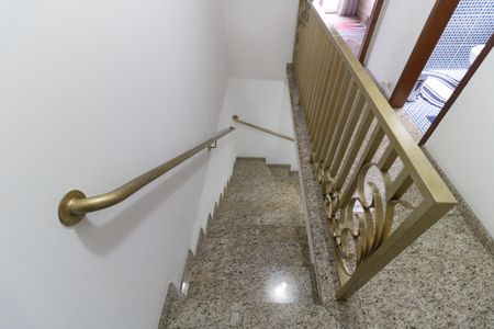 Casa à venda com 131m², 2 quartos e 1 vaga Casa à venda com 131m², 2 quartos e 1 vagaEscada