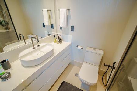 Apartamento à venda com 62m², 1 quarto e 1 vaga Apartamento à venda com 62m², 1 quarto e 1 vagaBanheiro da Suíte