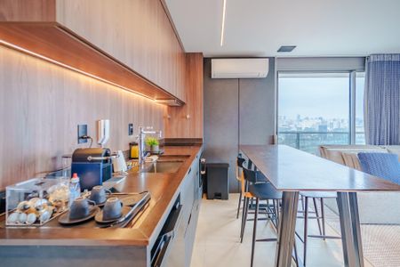 Cozinha de apartamento à venda com 1 quarto, 62m² em Pinheiros, São Paulo