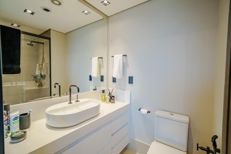Apartamento à venda com 62m², 1 quarto e 1 vaga Apartamento à venda com 62m², 1 quarto e 1 vagaBanheiro da Suíte