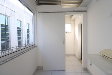 Casa de condomínio à venda com 110m², 2 quartos e 1 vagaEscritório