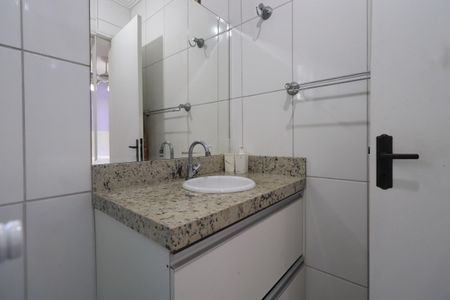 Casa de condomínio à venda com 110m², 2 quartos e 1 vagaBanheiro da Suíte 2