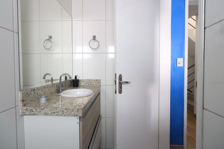 Casa de condomínio à venda com 110m², 2 quartos e 1 vagaBanheiro da Suíte 2