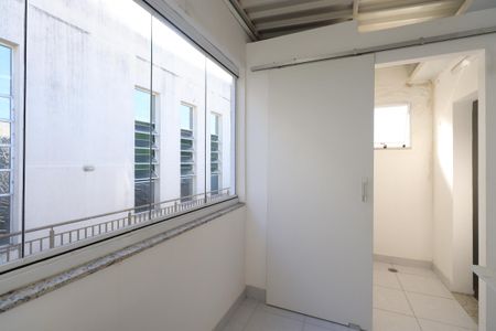 Casa de condomínio à venda com 110m², 2 quartos e 1 vagaEscritório