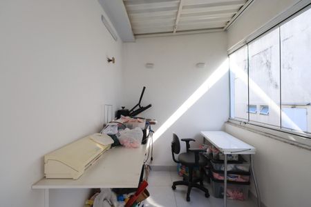 Casa de condomínio à venda com 110m², 2 quartos e 1 vagaEscritório