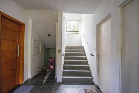 Apartamento para alugar com 52m², 2 quartos e 1 vaga Apartamento para alugar com 52m², 2 quartos e 1 vagaEscada