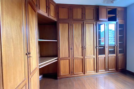 Apartamento à venda com 165m², 4 quartos e 1 vagaQuarto 2